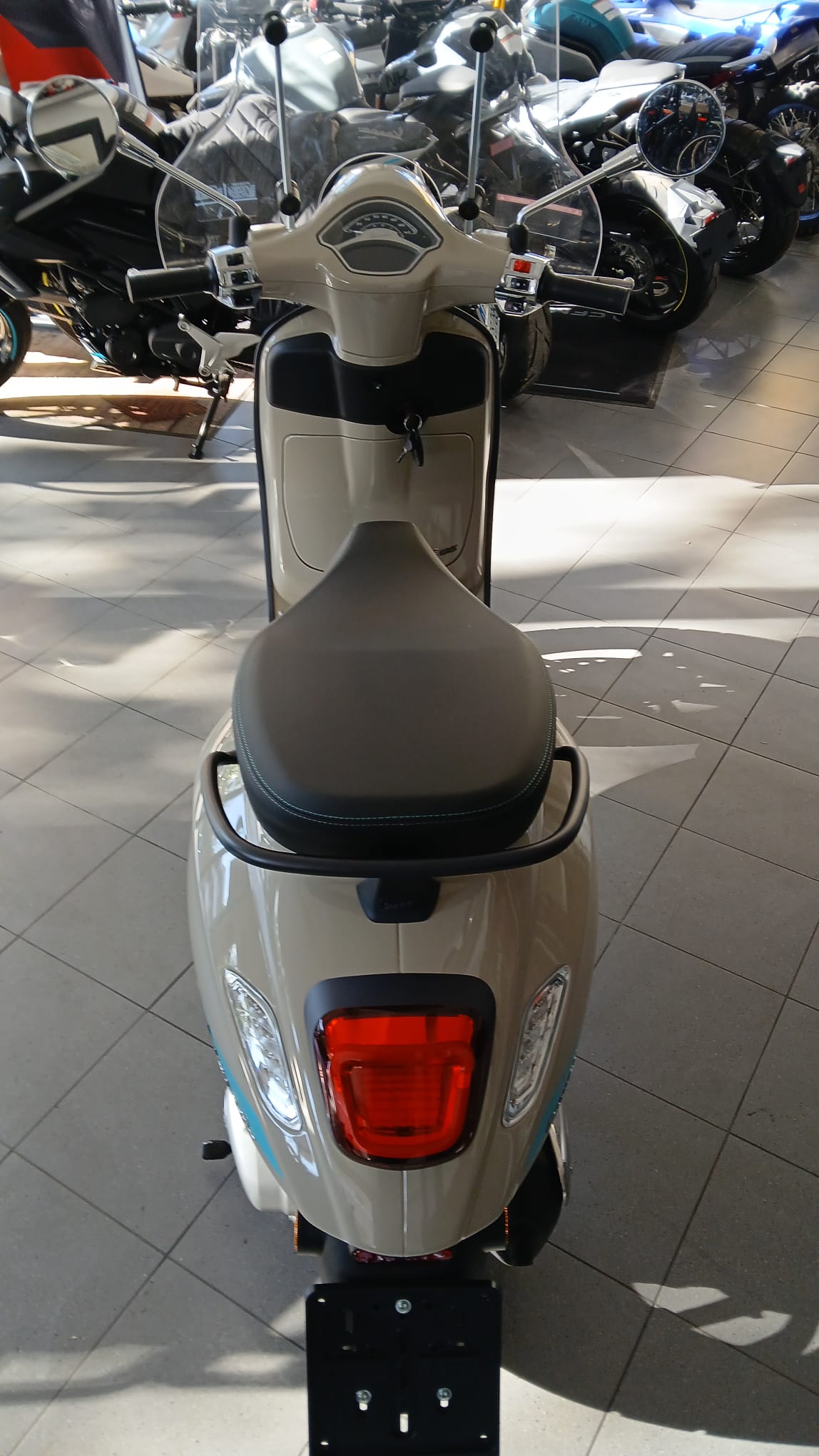 VESPA PRIMAVERA 125