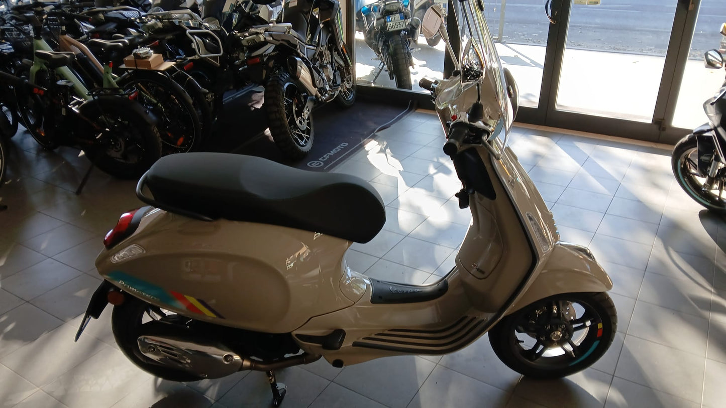 VESPA PRIMAVERA 125